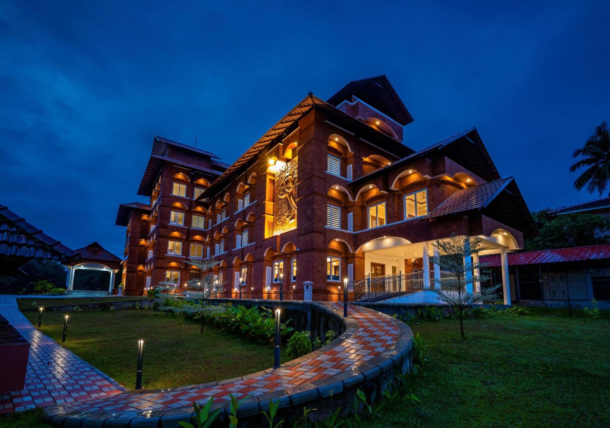 Kumbanad Heritage Hotel Vennikulam Екстериор снимка